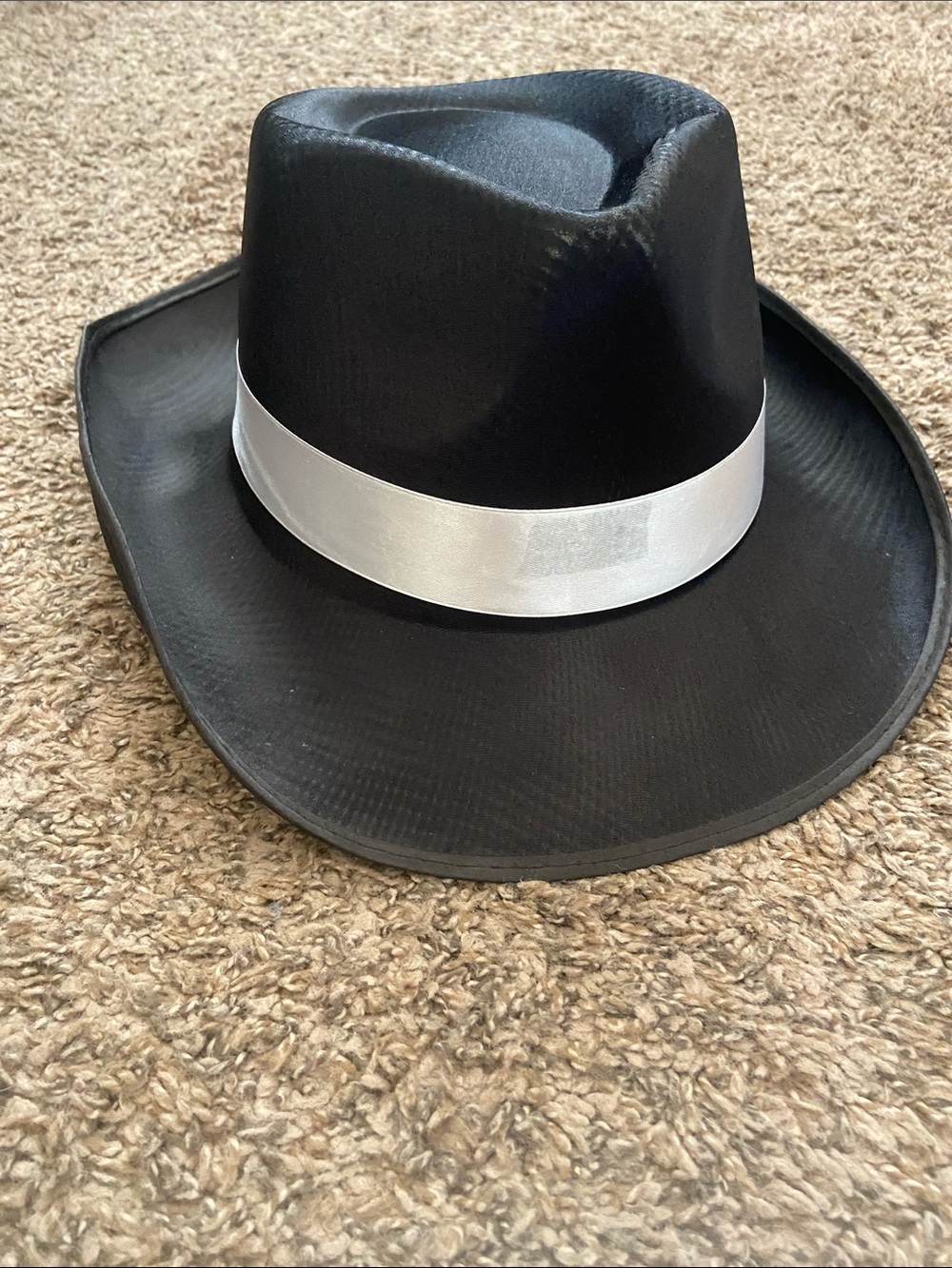 🎃 Black Fedora Hat with White Band